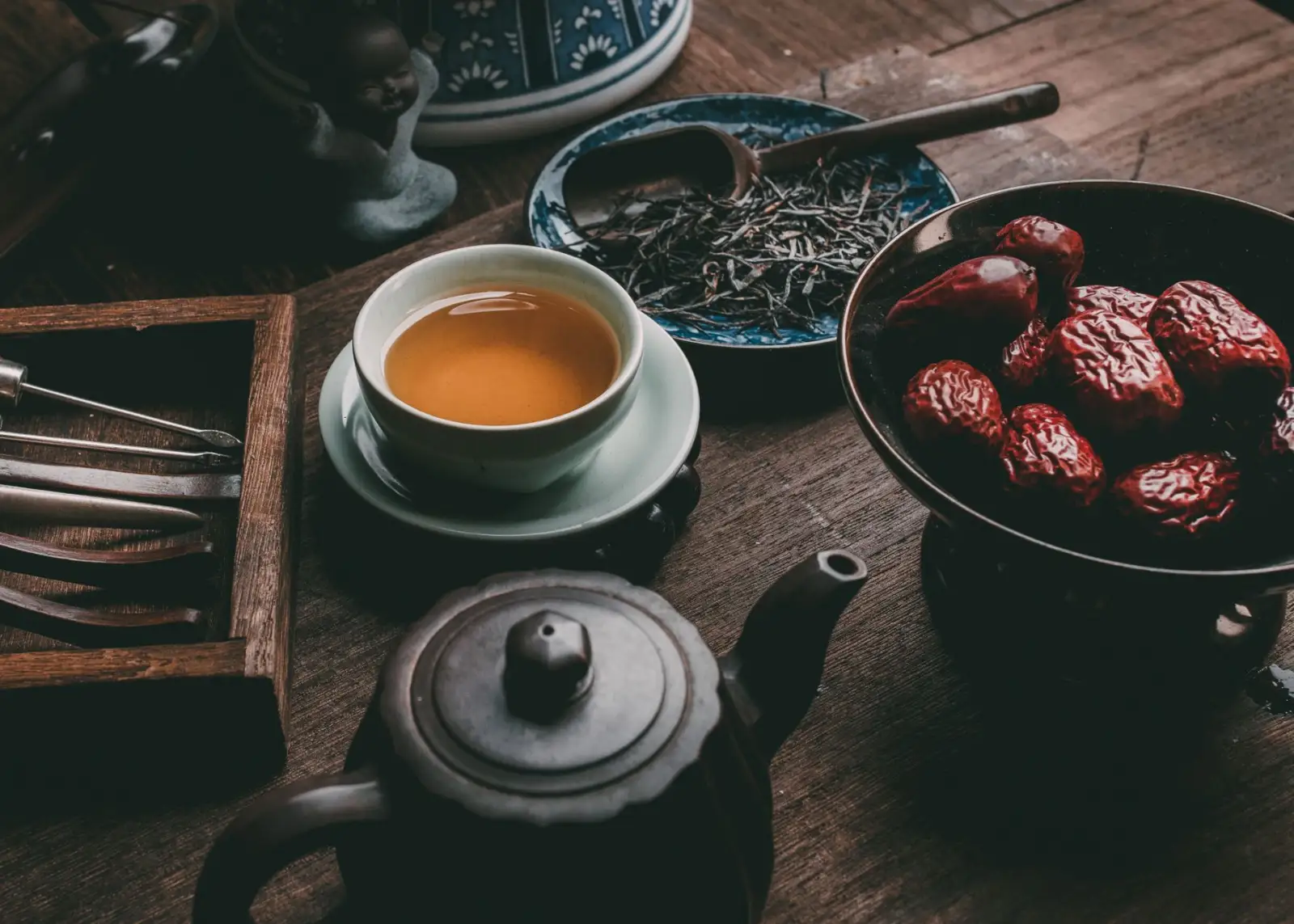 重庆出行人群旅行箱包选购指南:千娱音手袋与行李箱材质对比分析
