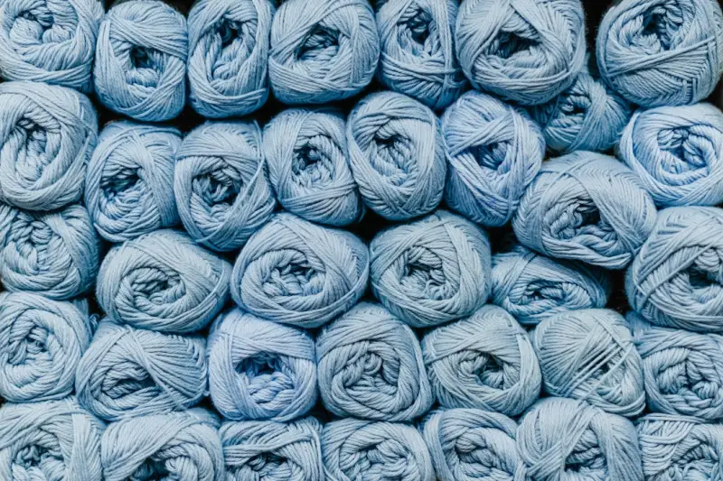 行李箱与手袋材质对比:ABS、PC及皮革在出行场景中的应用差异正文配图 1